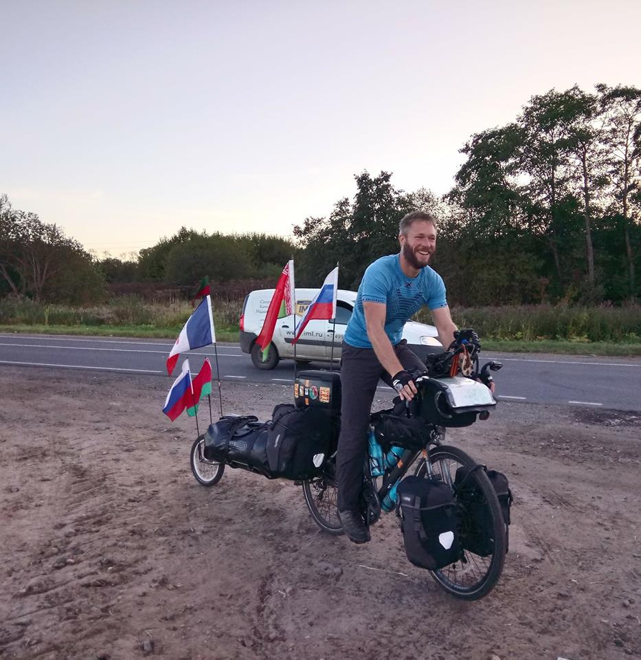По следам легенды. Энтузиаст из Франции совершил велопробег по нескольким странам в память о советско-французском авиаполке