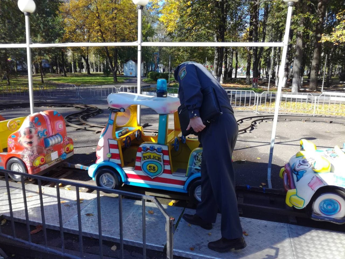 В Юбилейном парке в Ярославле проверили безопасность аттракционов
