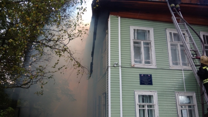 Следователи проведут проверку по факту пожара в школе в Ярославской области