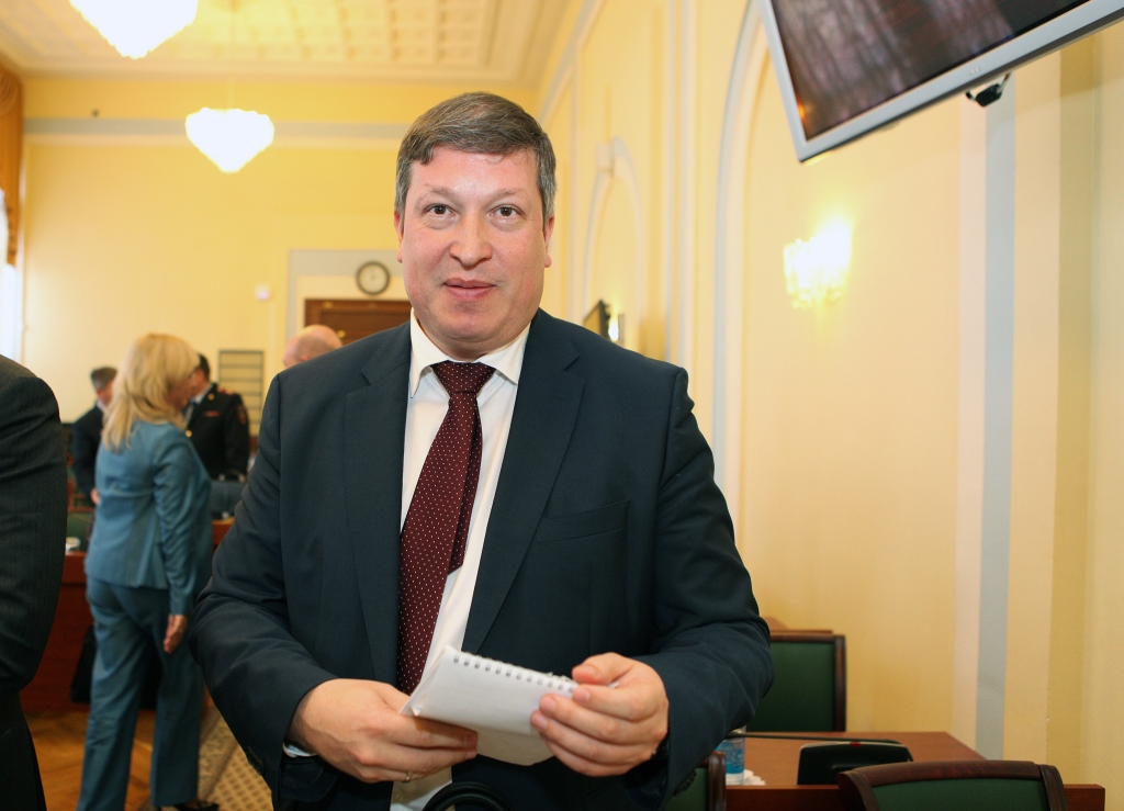 Исполняющим обязанности заместителя председателя правительства области назначен Виктор Неженец