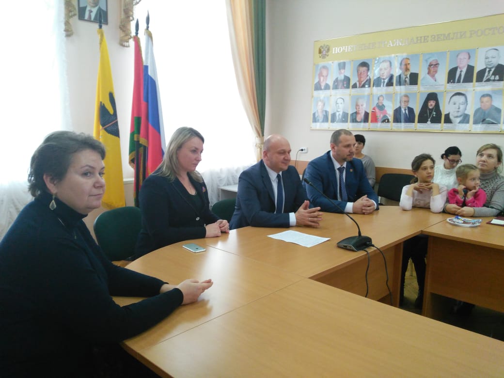 Семь семей бесплатно получили земельные участки в Ростовском районе