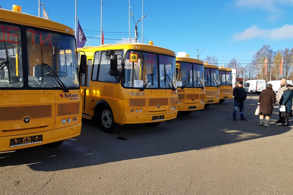 В пять районов области переданы новые школьные автобусы