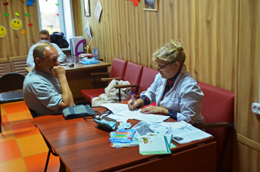 Волонтеры-медики совместно со специалистами центра здоровья посетили 15 фельдшерско-акушерских пунктов региона