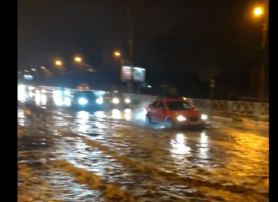 В Ярославле затопило проспект Авиаторов