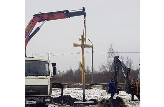 В Дзержинском районе Ярославля установили поклонный крест