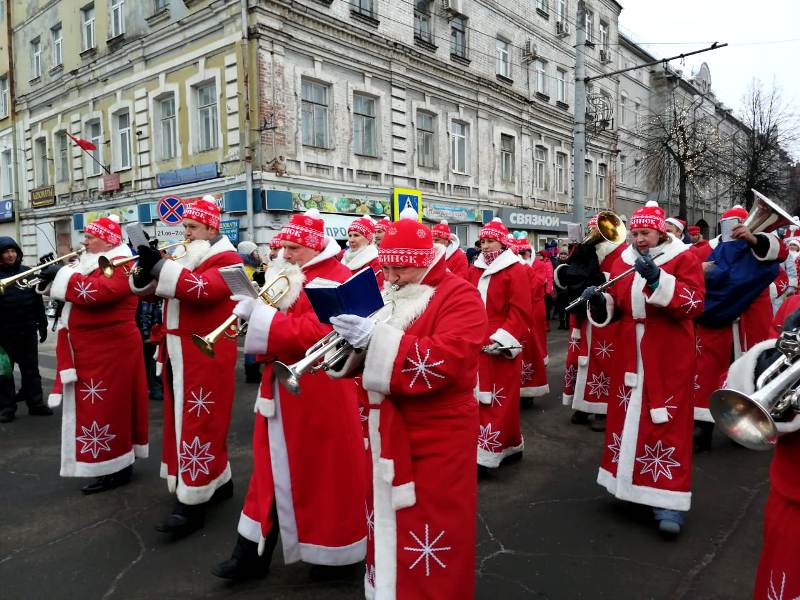 В «НаШествии Дедов Морозов» приняли участие более двух тысяч новогодних волшебников