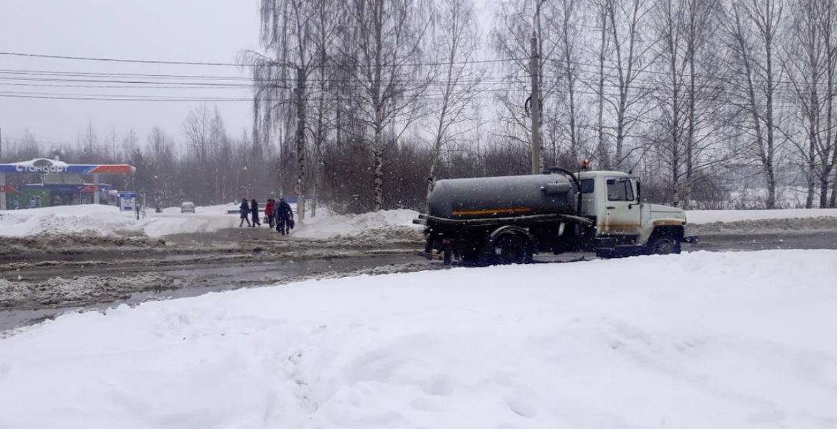 Из-за коммунальной аварии затопило проспект Машиностроителей