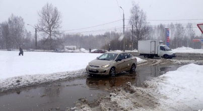 Из-за коммунальной аварии затопило проспект Машиностроителей