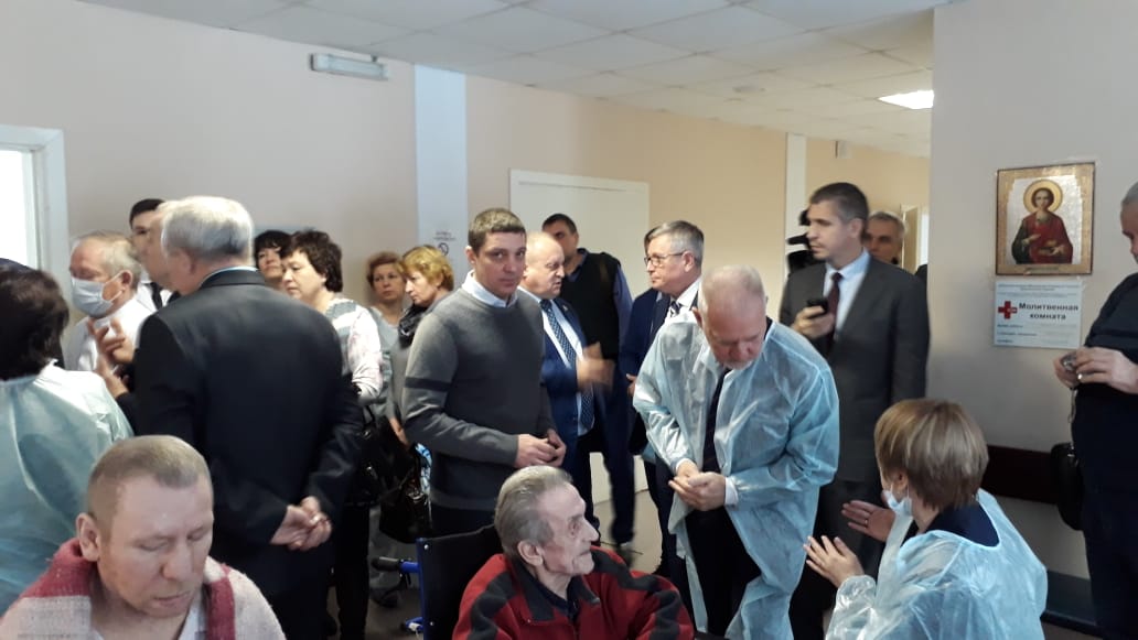 Областные депутаты положительно оценили работу отделения сестринского ухода в поселке Константиновском