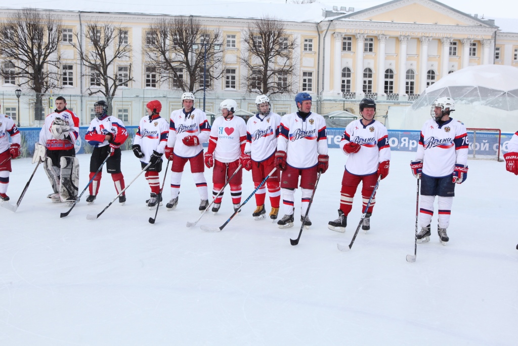 В канун Дня защитника Отечества команды Брейтовского и Некоузского районов сразились в хоккей