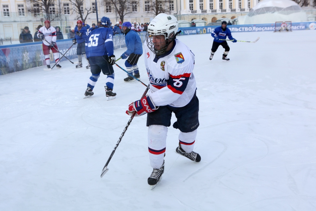 В канун Дня защитника Отечества команды Брейтовского и Некоузского районов сразились в хоккей