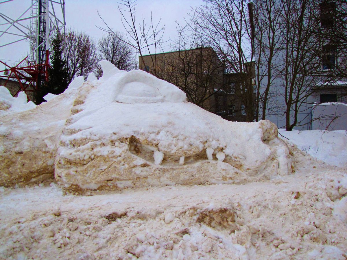 В Ярославской области появилась снежная скульптура дракона: фото