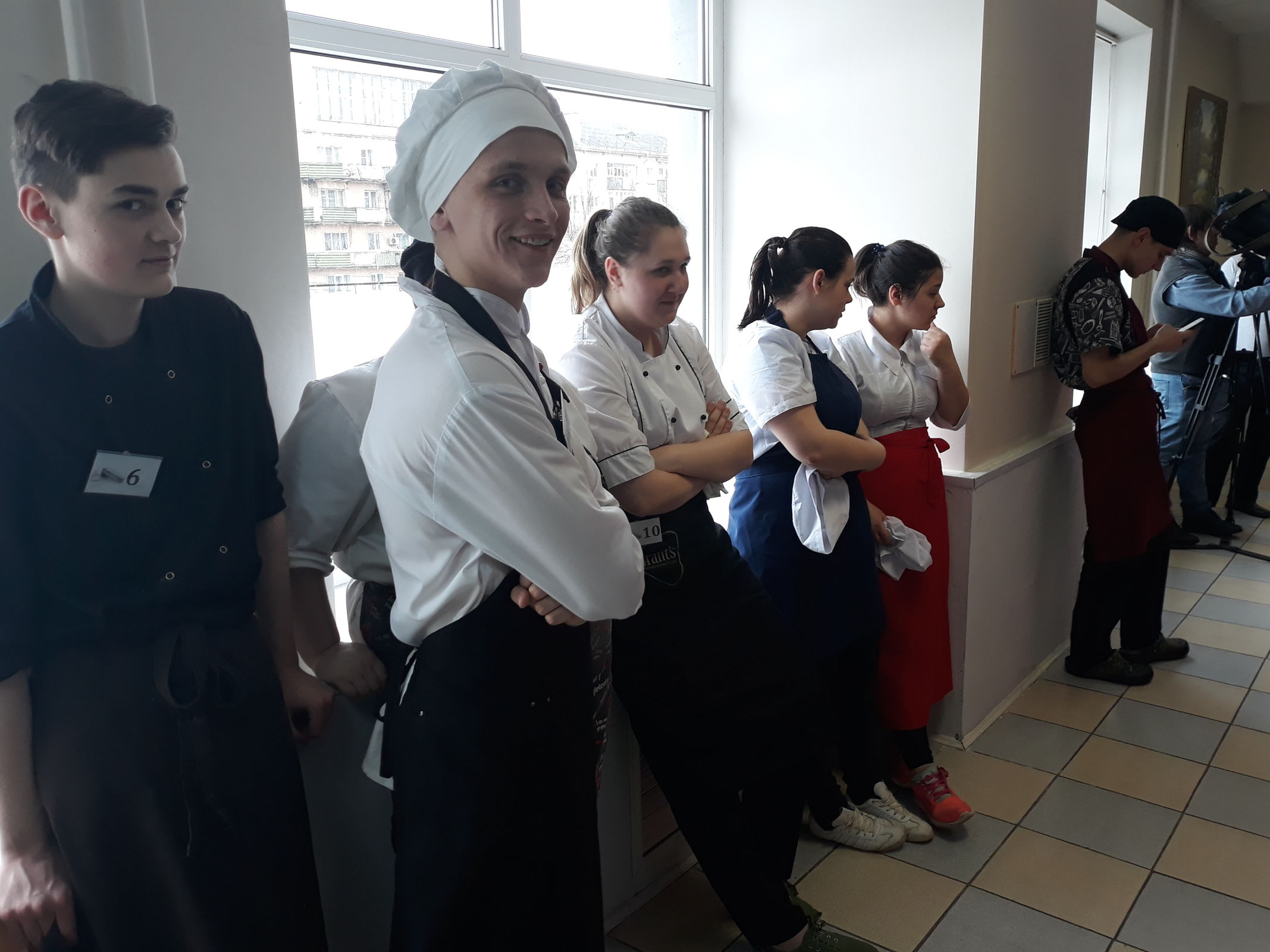 В Ярославле студенты колледжа индустрии питания соревновались в приготовлении десертов
