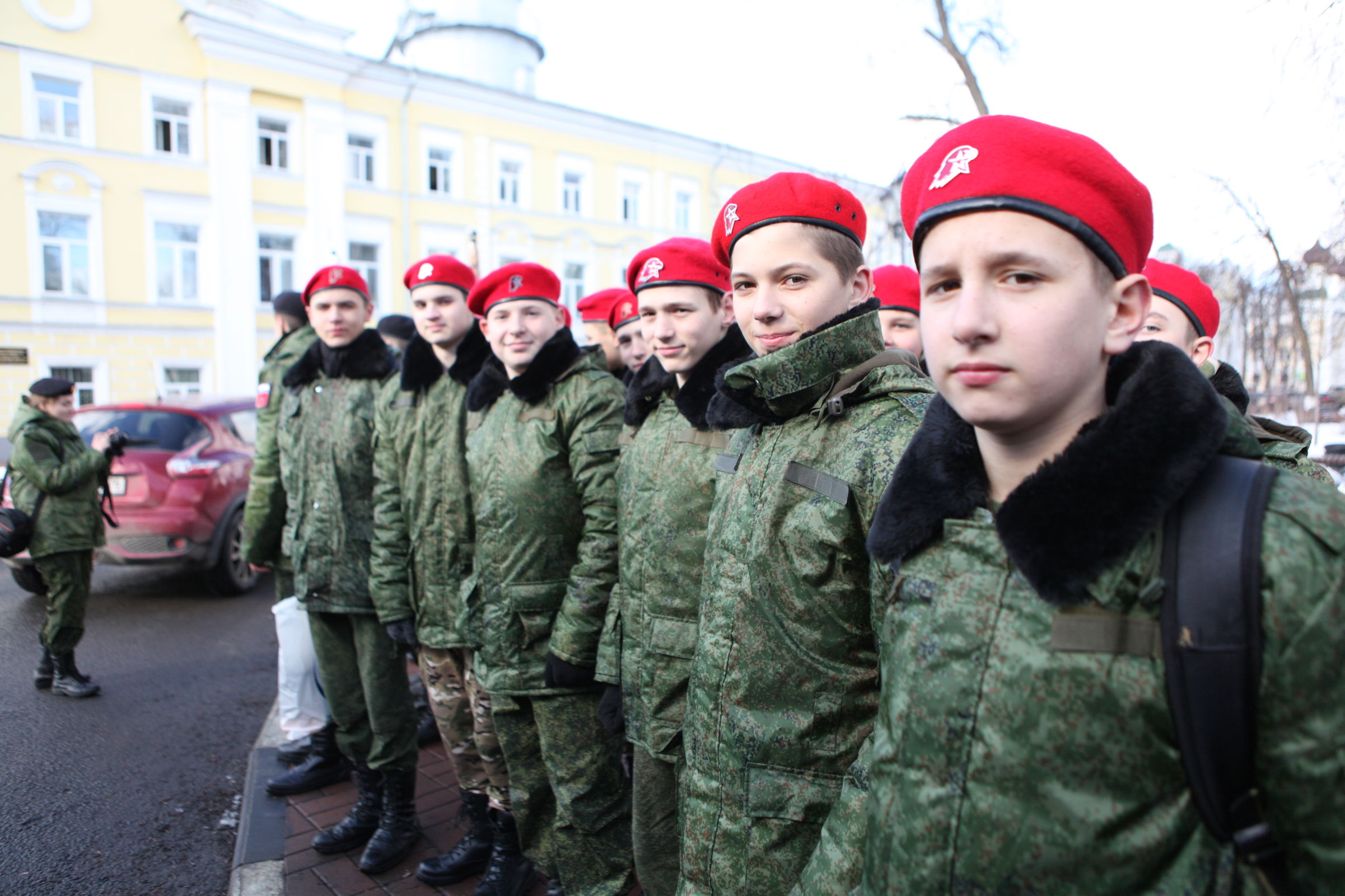 Ярославские юнармейцы отправились на военно-патриотические сборы: фото
