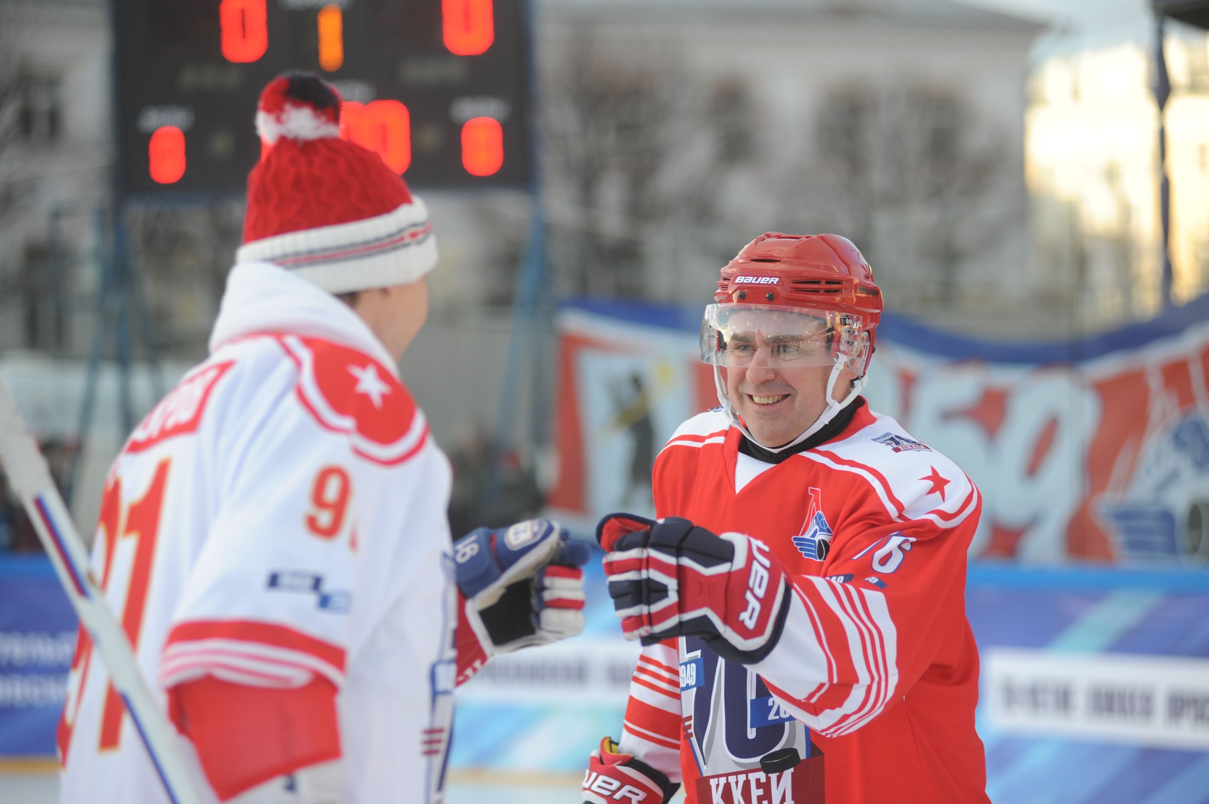 В Ярославле прошел матч с участием звезд, посвященный 70-летию хоккея в регионе