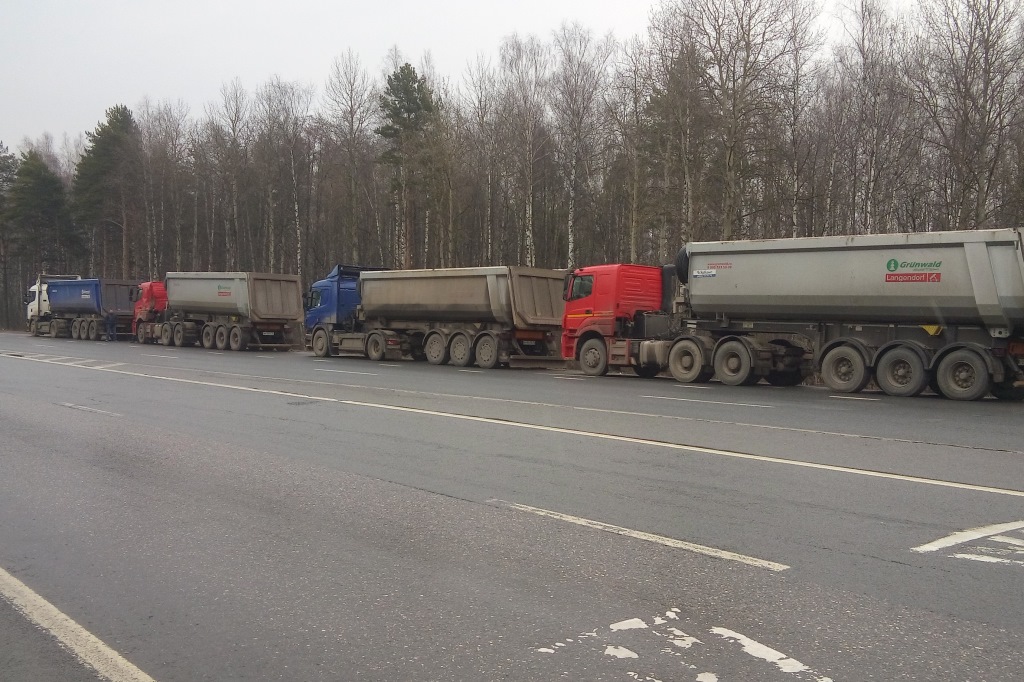На дорогах Ярославской области тормозят большегрузы: что проверяют