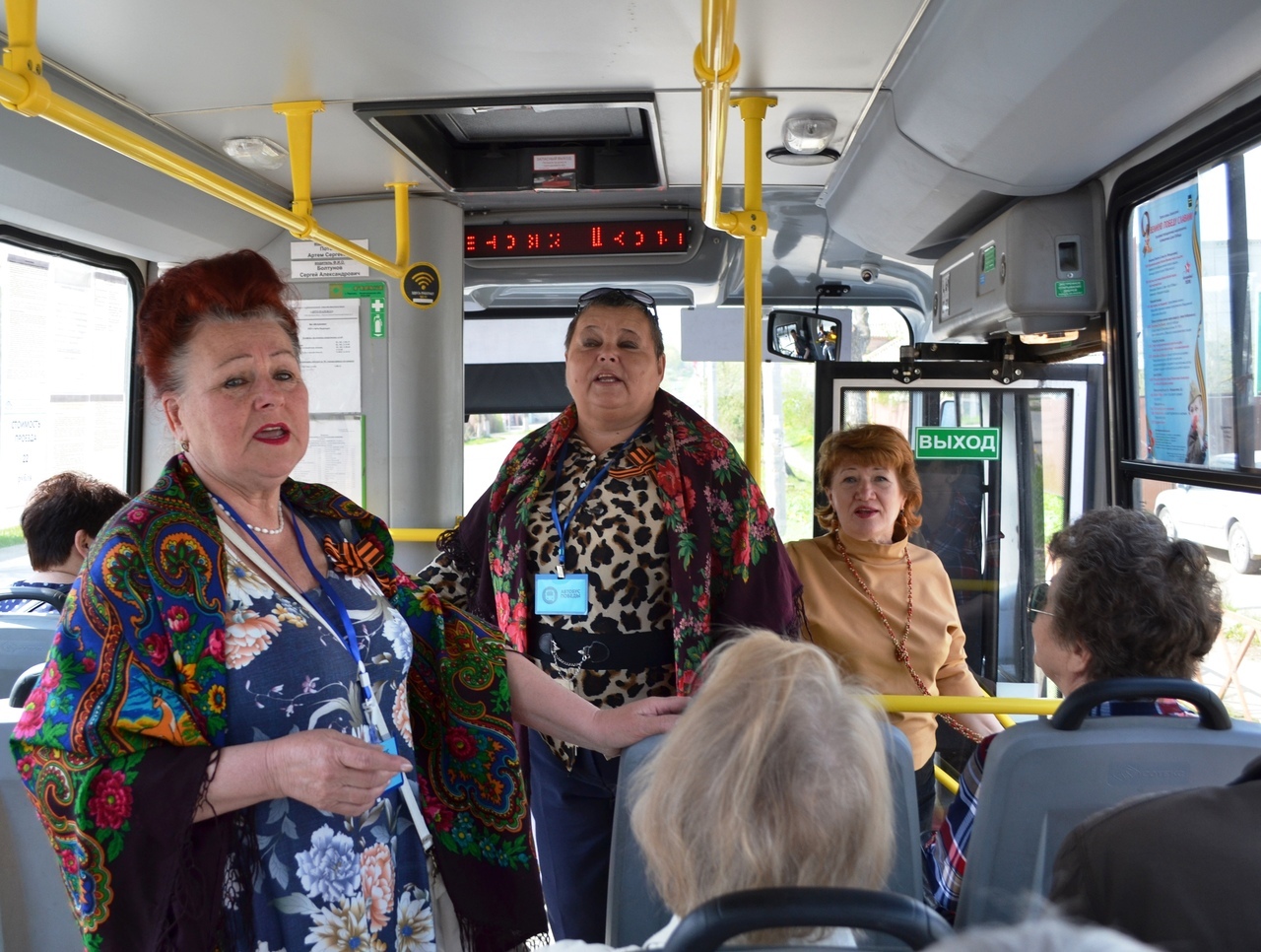 В Переславле участники хора спели песни в автобусе: видео