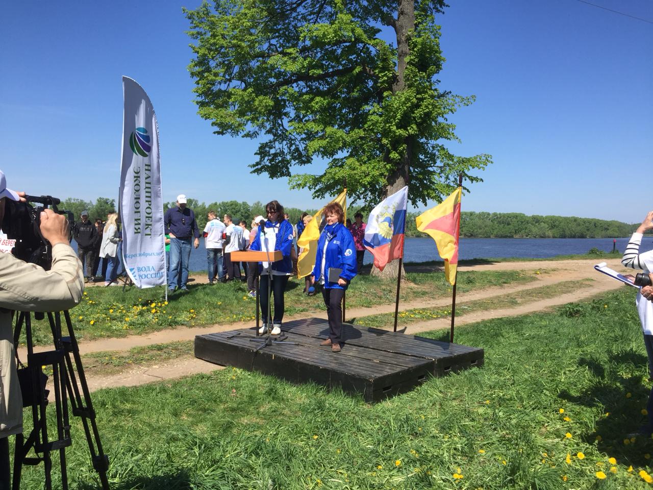 Волонтеры из Углича приняли участие в официальном открытии акции «Чистая Волга» прямо с берегов реки