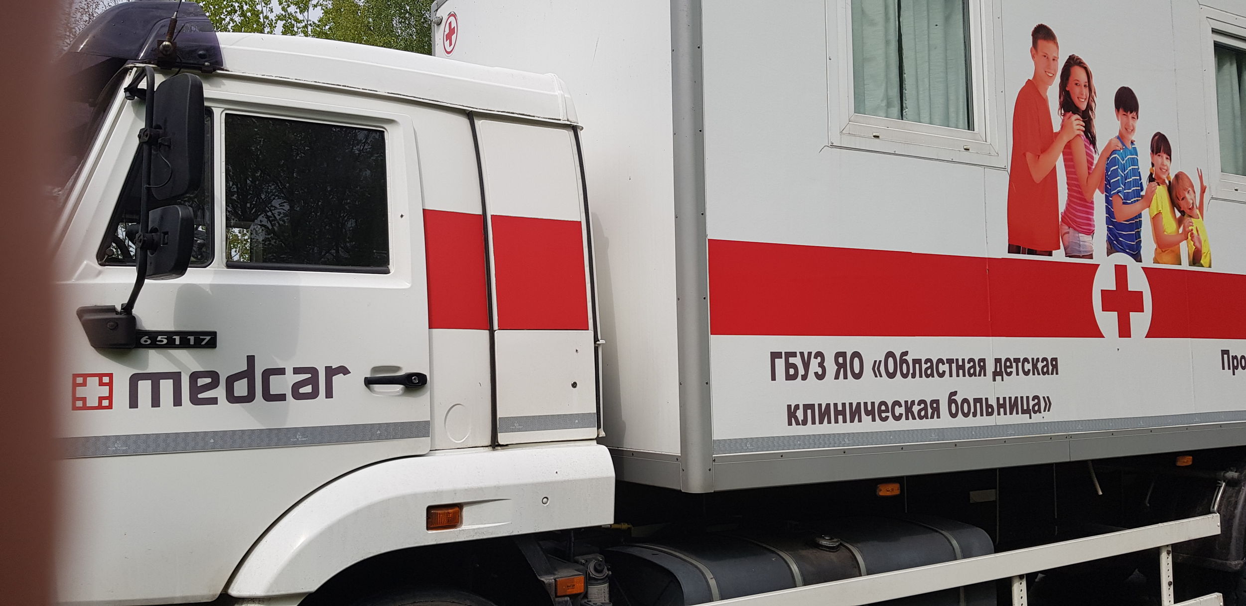 Врачи областной детской больницы обследовали детей в поселке Тихменево