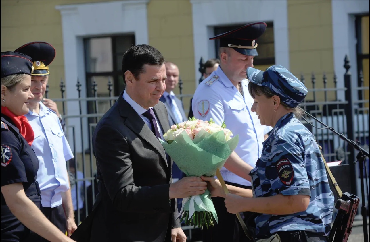 Дмитрий Миронов встретил ярославских полицейских из служебной командировки