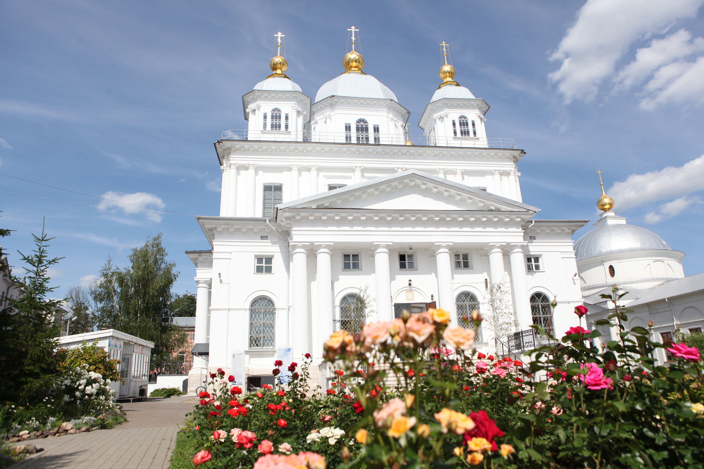 Там розы цветут... Как благоустроили Казанский монастырь в центре Ярославля