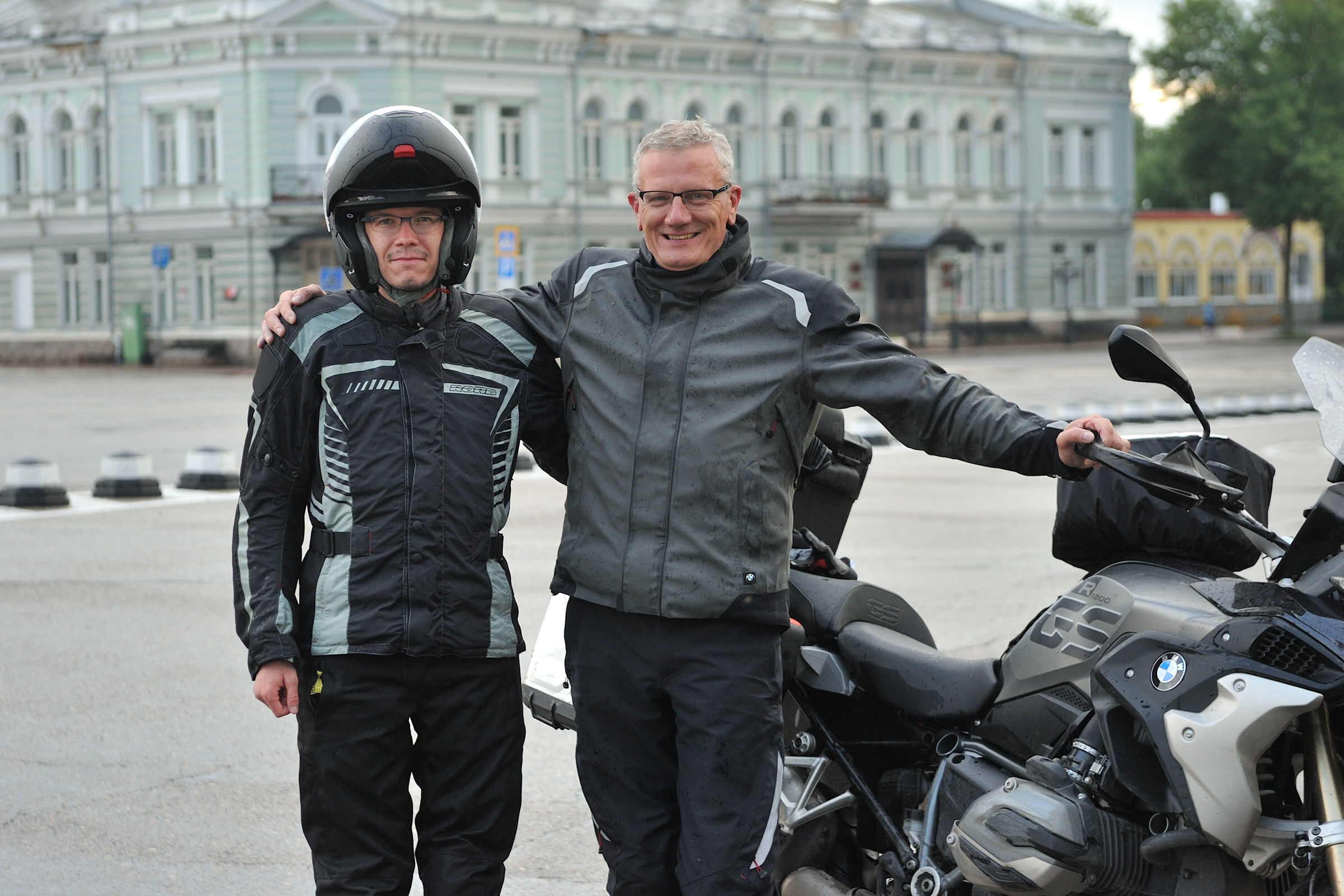 Все дороги ведут в Углич. Путешественник из Германии доехал до Ярославии на мотоцикле