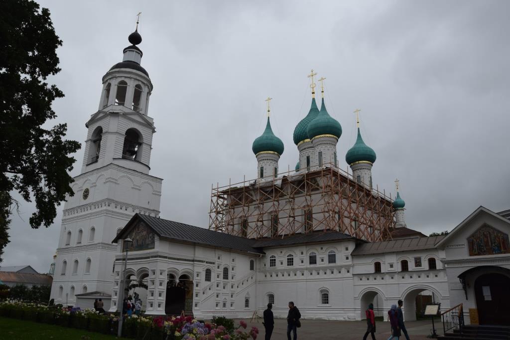 В Толгском монастыре началась реставрация кровли Введенского собора