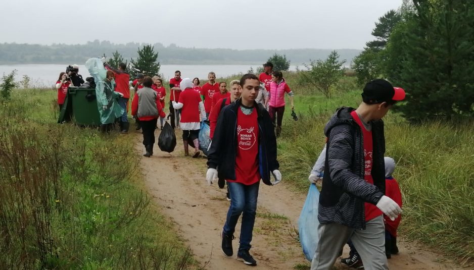 На Рыбинском водохранилище волонтеры убрали берег от мусора