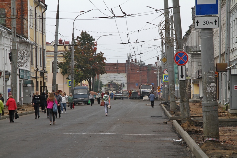 Ремонт улицы Крестовой в Рыбинске идет с отставанием от графика из-за задержки поставок