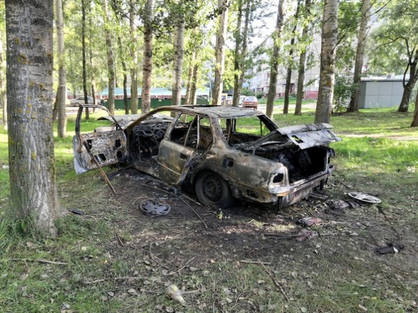 В Ярославле неизвестный злоумышленник спалил чужой автомобиль и скрылся
