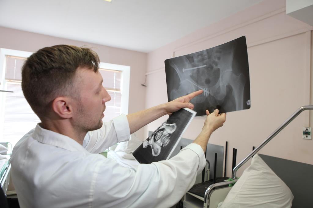 В больнице имени Соловьева начали применять новый метод лечения переломов костей таза