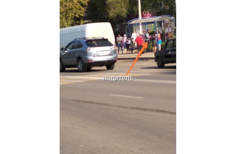 В Ярославле на переходе сбили девушку со скейтбордом