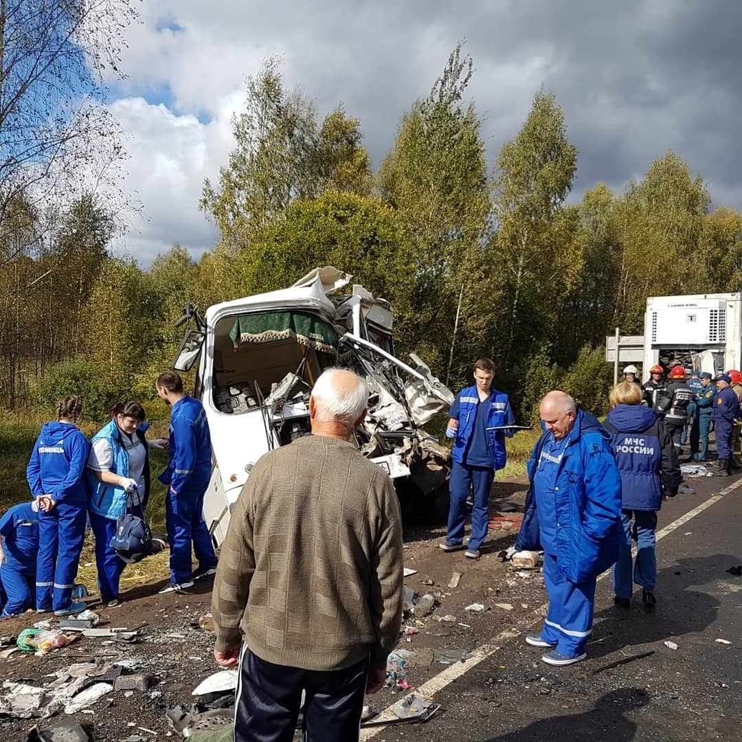 Стало известно о состоянии пострадавших в страшном ДТП с автобусом и фурой под Ярославлем