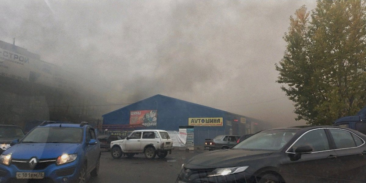 Пожар на складе в Рыбинске тушили почти три часа: подробности