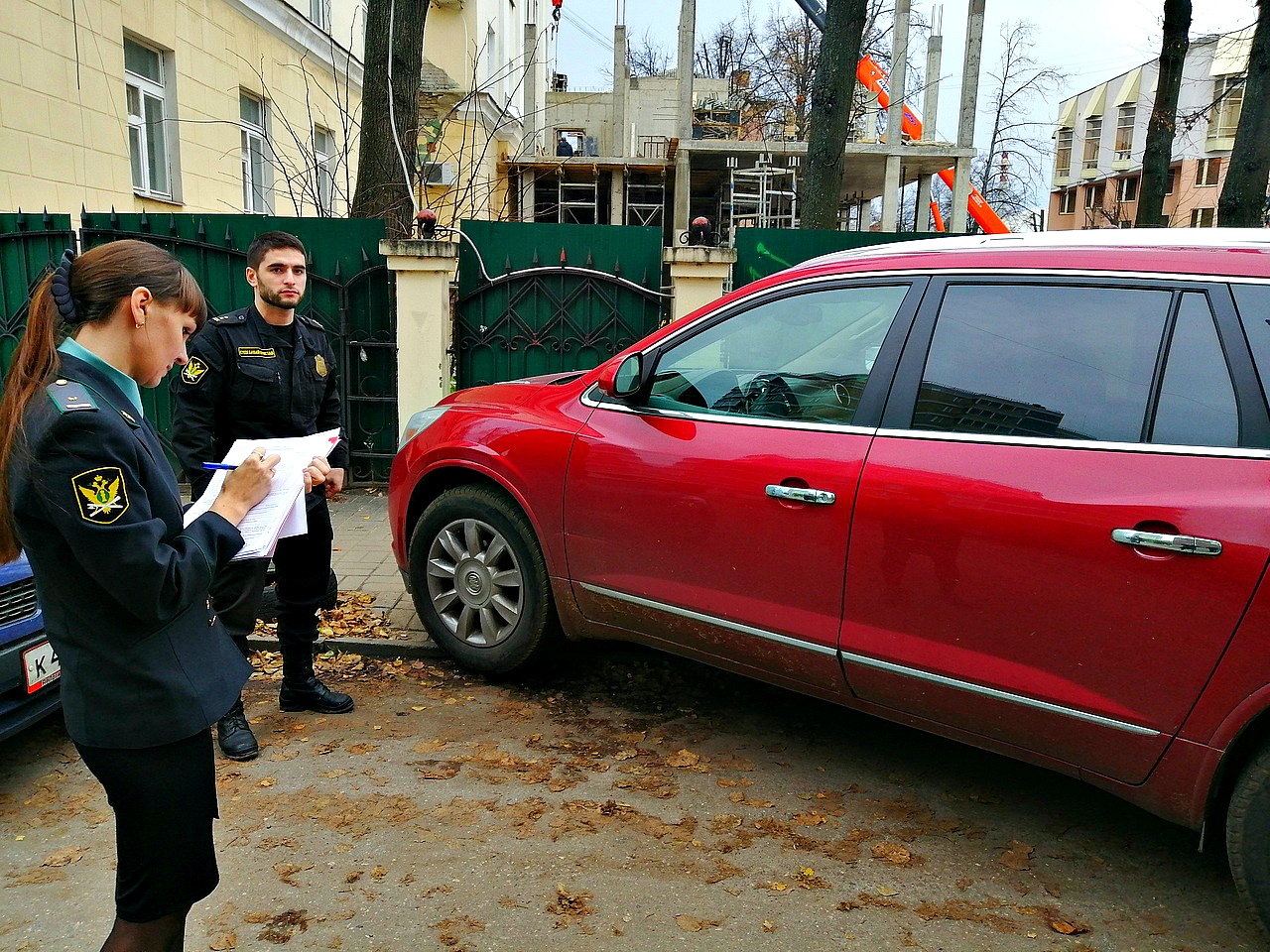 У жительницы Ярославля арестовали элитный автомобиль за долг в 1,2 миллиона
