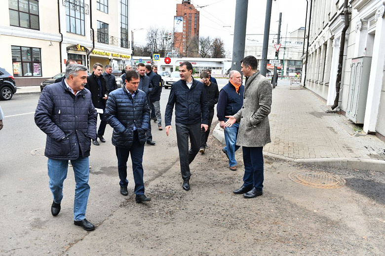 В Ярославле за неделю до сдачи улицы Республиканской мэр провел проверку: какие недостатки нашел