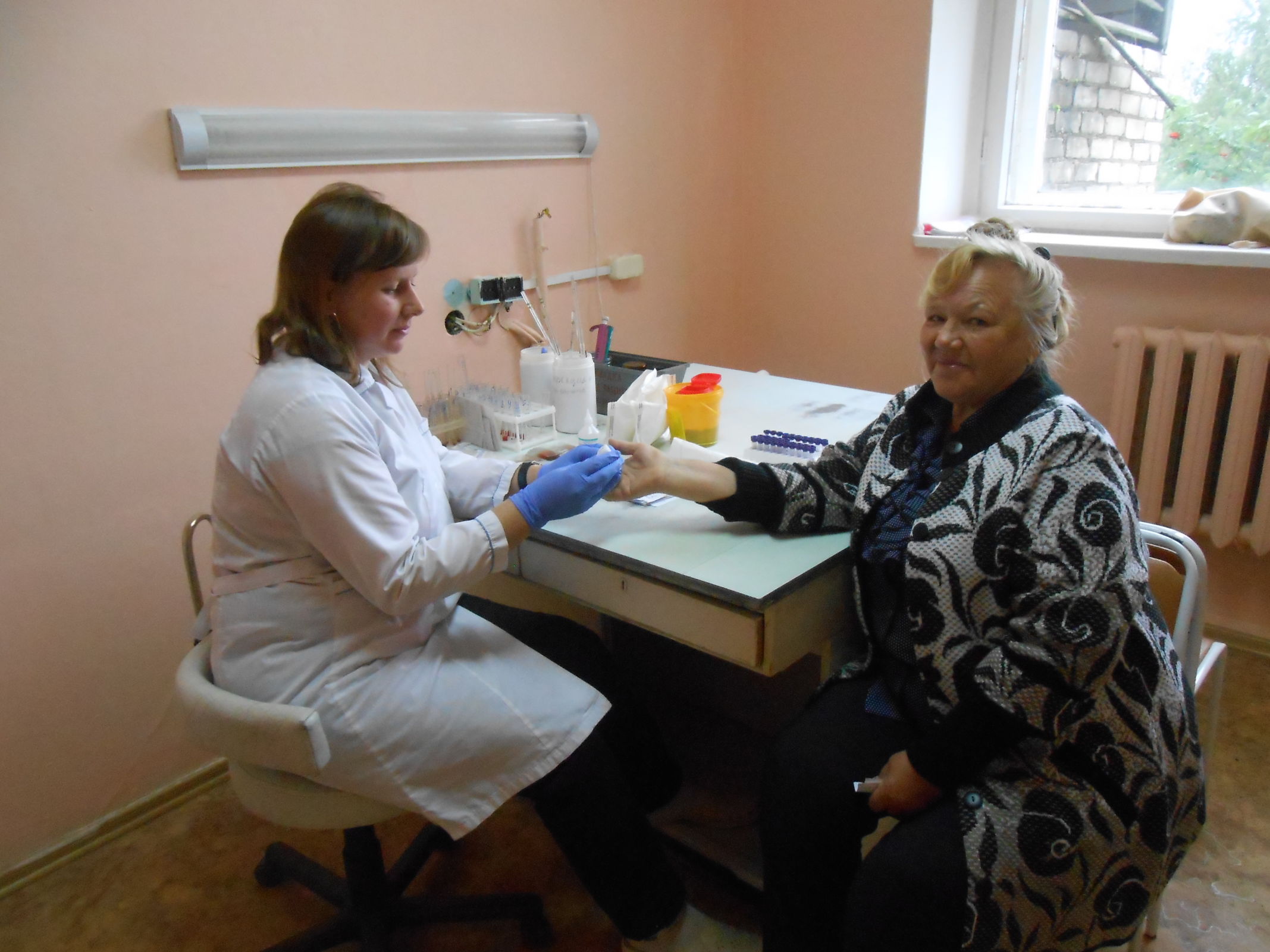 Жителей Большесельского района в возрасте старше 65 лет бесплатно на машинах доставляют в больницу на диспансеризацию