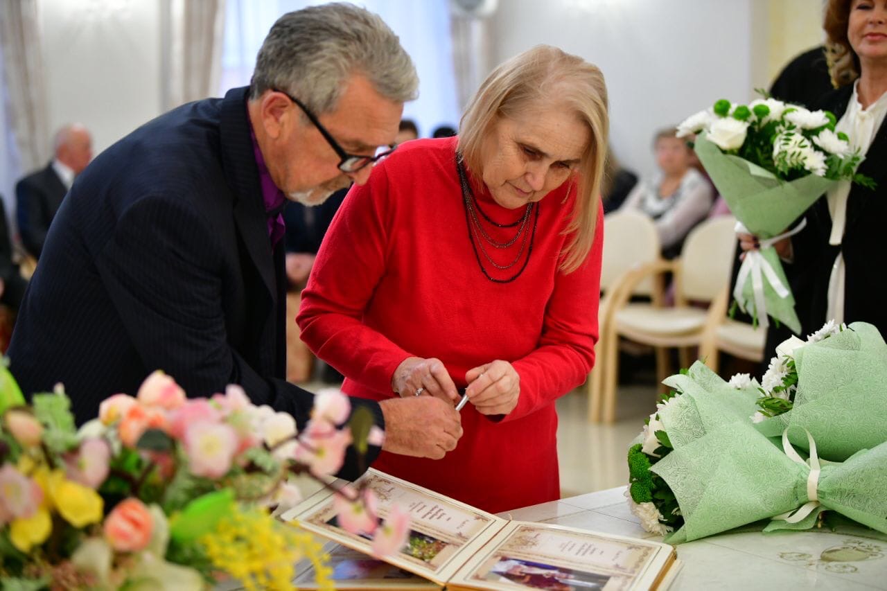 60 лет рука об руку: в Ярославле поздравили «золотые» и «бриллиантовые»  пары- Яррег - новости Ярославской области