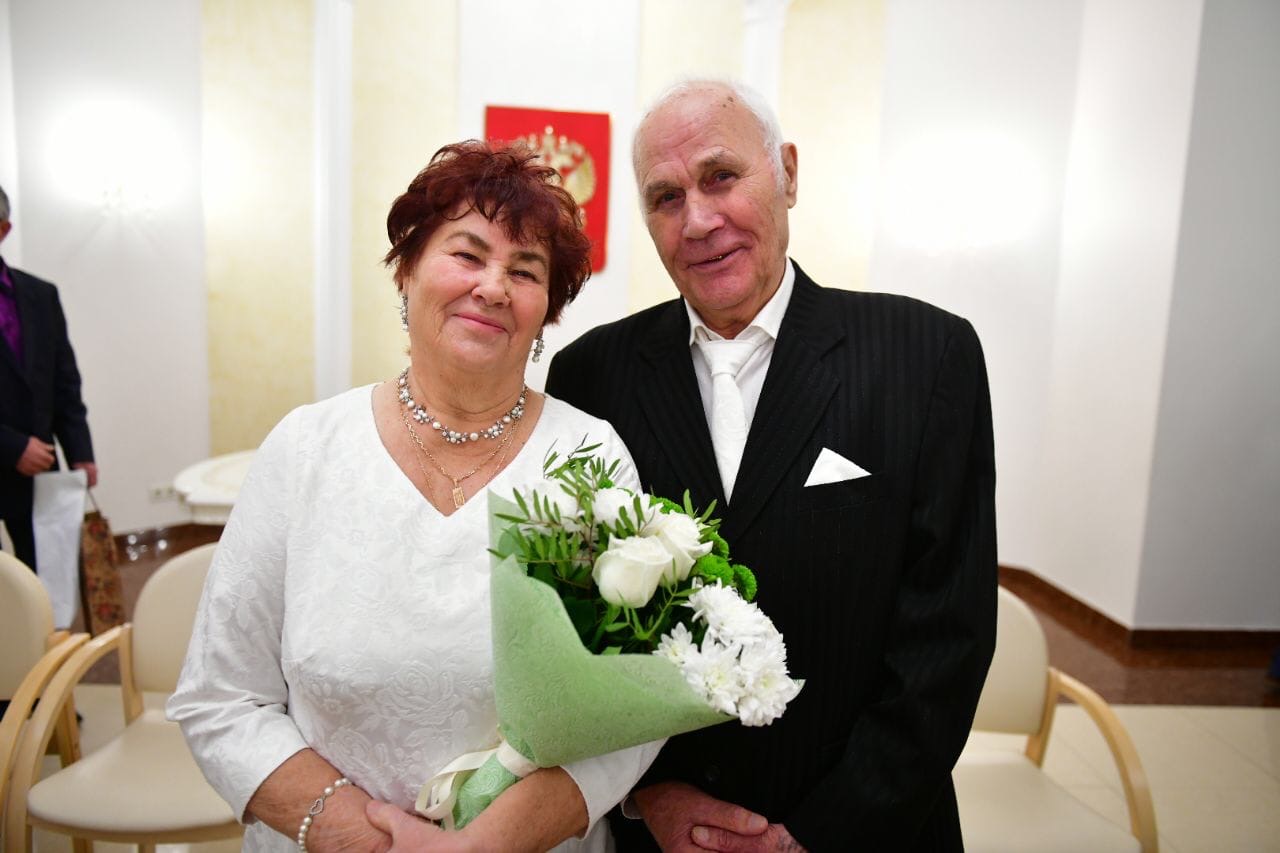 60 лет рука об руку: в Ярославле поздравили «золотые» и «бриллиантовые» пары