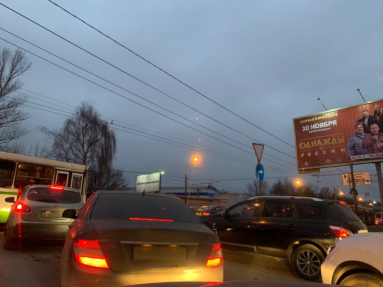 «Давно такого не было»: в Ярославле намертво встал Московский проспект