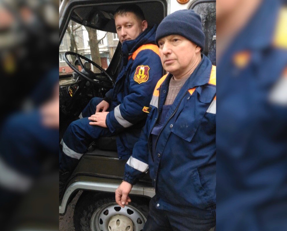В Ростове сотрудники МЧС спасли собаку, которую проткнуло арматурой: видео