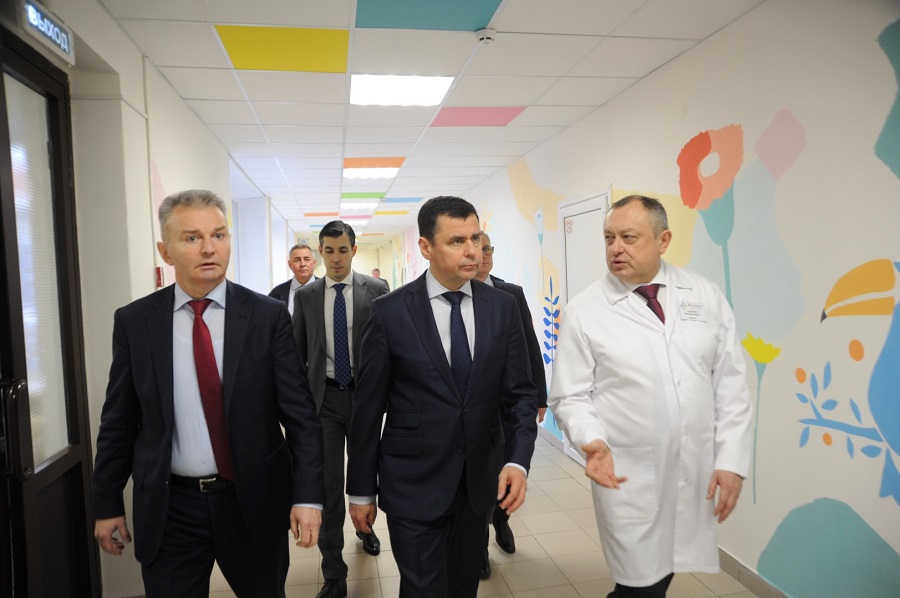 В педиатрическом отделении больницы в центре Ярославля завершили ремонт: работы оценил Дмитрий Миронов