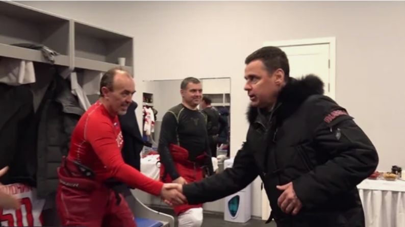 Дмитрий Миронов и чешский посол сыграли в хоккей в Ярославле в память о погибшем «Локомотиве»
