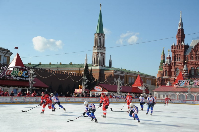 Порно сиськи на красной площади