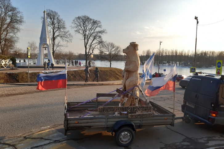 Через Ярославль провезли медведя в подарок Владимиру Путину