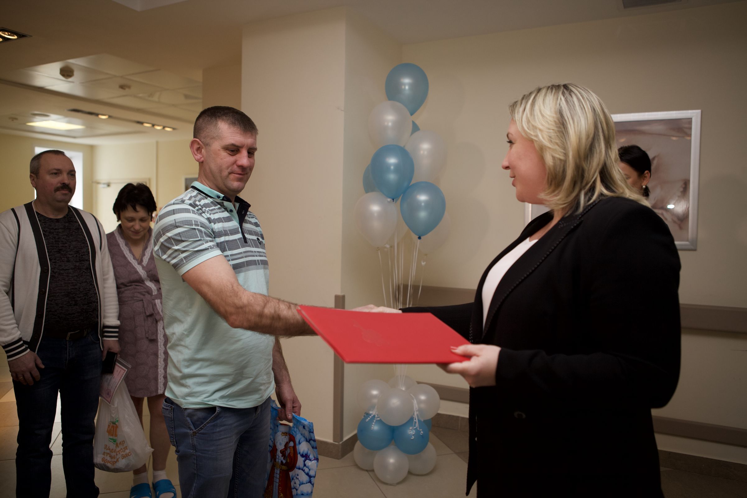 Получить свидетельство о рождении ребенка теперь можно в Ярославском перинатальном центре