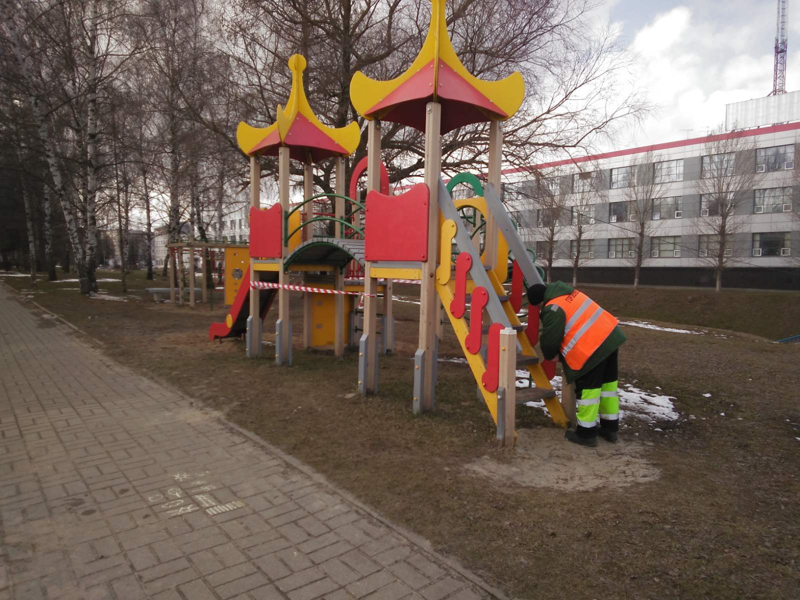 В Ярославле вслед за парками начали закрывать детские городки