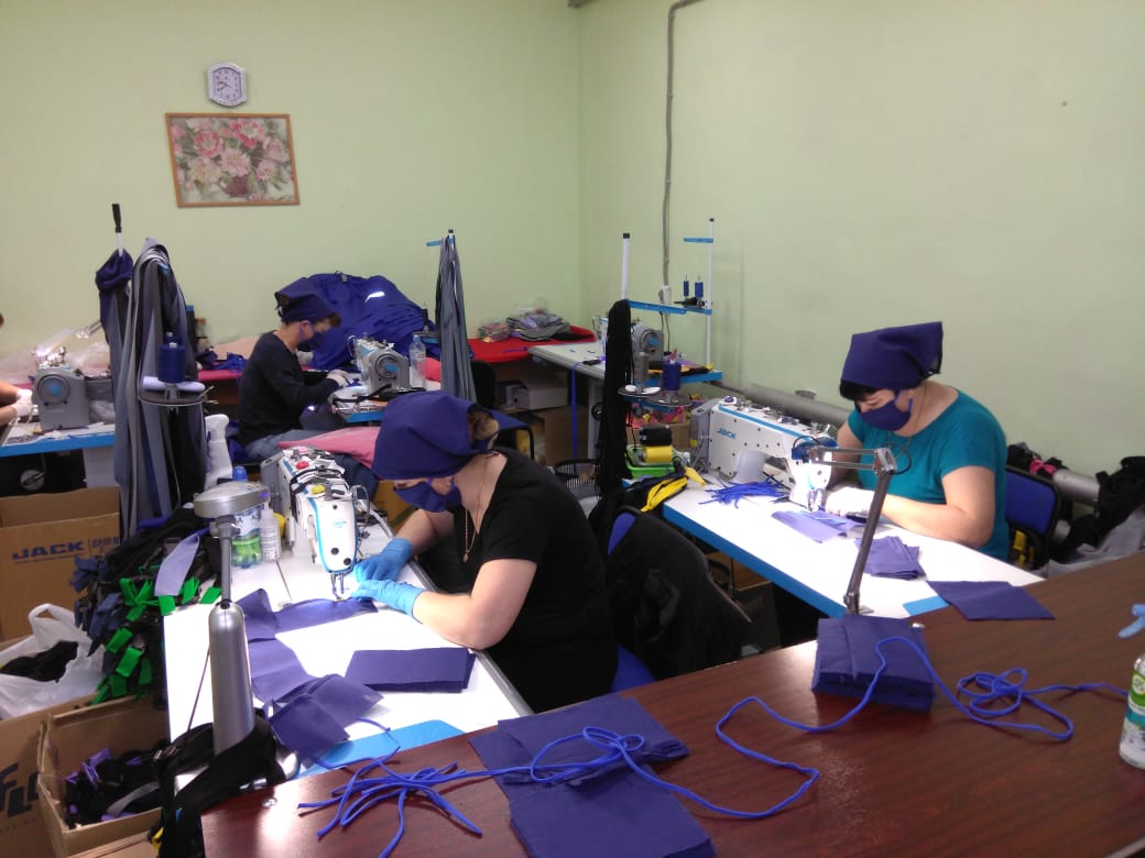 Ярославские компании переквалифицировались на пошив гигиенических масок