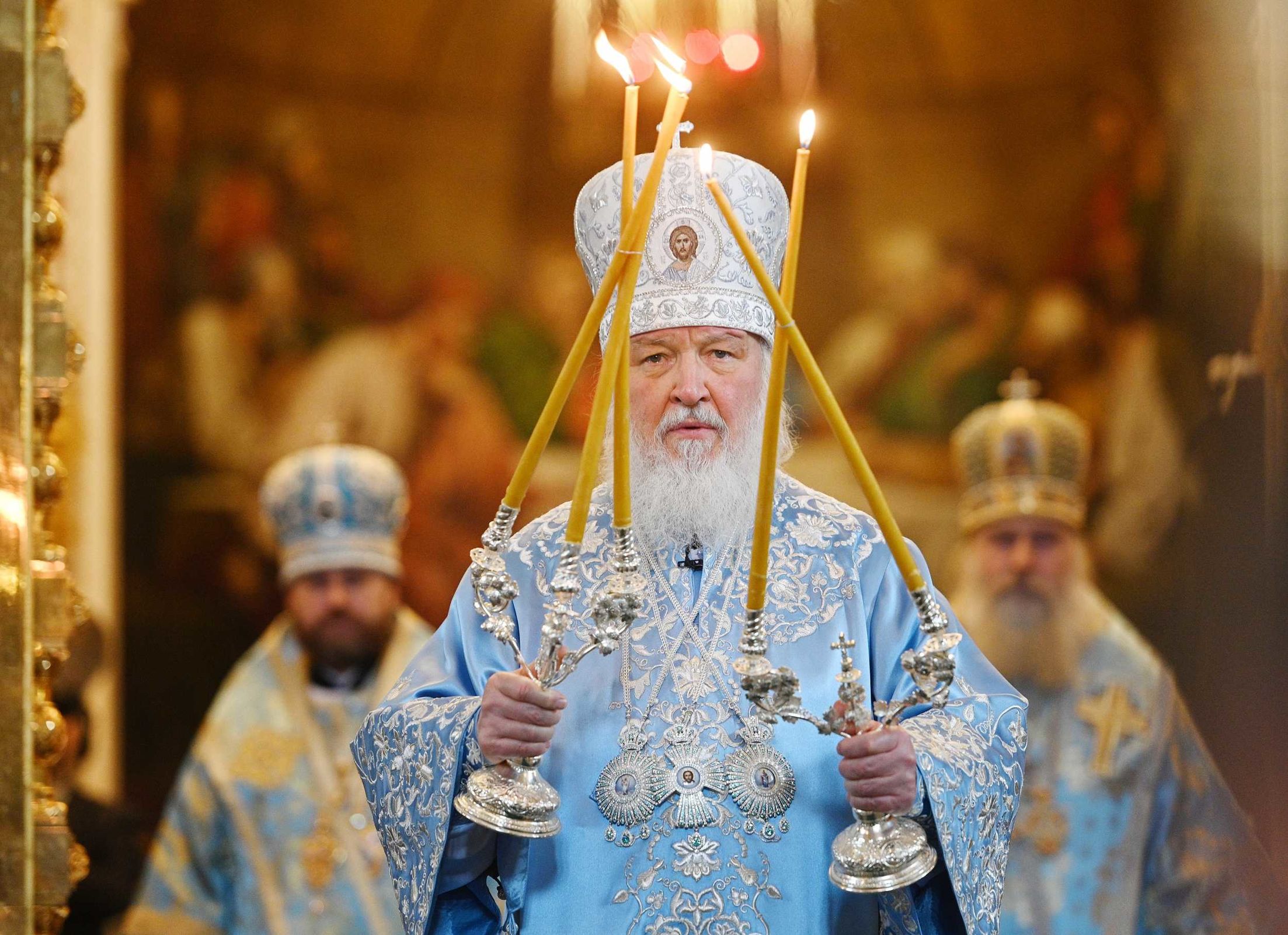 В преддверии православных праздников патриарх Кирилл призвал верующих молиться дома