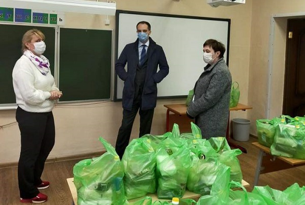 Недостатки, выявленные на первом этапе выдачи ярославским учащимся продуктовых наборов, устранят